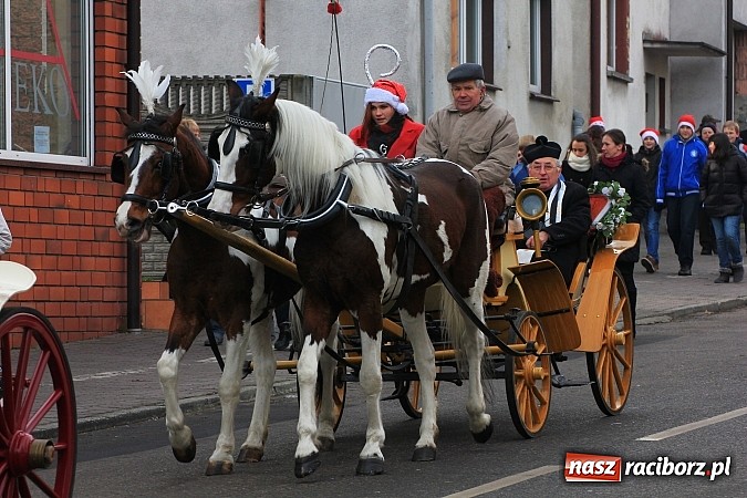 Zdjęcie w galerii na portalu naszraciborz.pl: Procesja na koniach z okazji dnia św. Mikołaja wiadomości z regionu