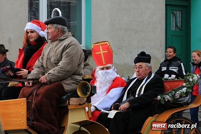 Zdjęcie w galerii na portalu naszraciborz.pl: Procesja na koniach z okazji dnia św. Mikołaja wiadomości z regionu