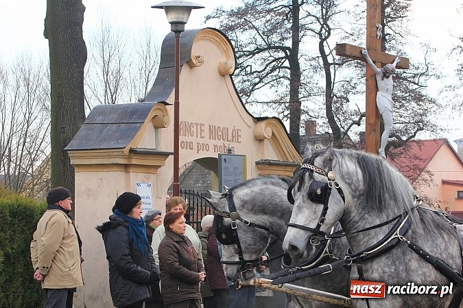 Zdjęcie w galerii na portalu naszraciborz.pl: Procesja na koniach z okazji dnia św. Mikołaja wiadomości z regionu