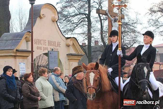 Zdjęcie w galerii na portalu naszraciborz.pl: Procesja na koniach z okazji dnia św. Mikołaja wiadomości z regionu