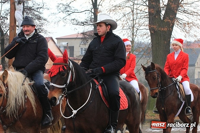 Zdjęcie w galerii na portalu naszraciborz.pl: Procesja na koniach z okazji dnia św. Mikołaja wiadomości z regionu