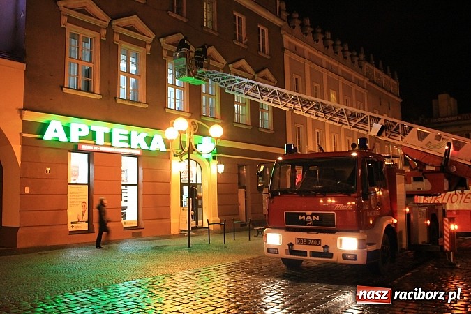 Zdjęcie w galerii na portalu naszraciborz.pl: Strażacki Mikołaj na raciborskim rynku wiadomości z regionu