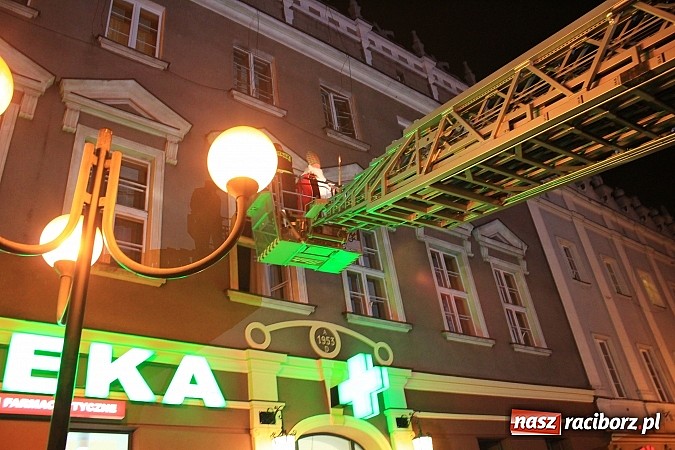 Zdjęcie w galerii na portalu naszraciborz.pl: Strażacki Mikołaj na raciborskim rynku wiadomości z regionu