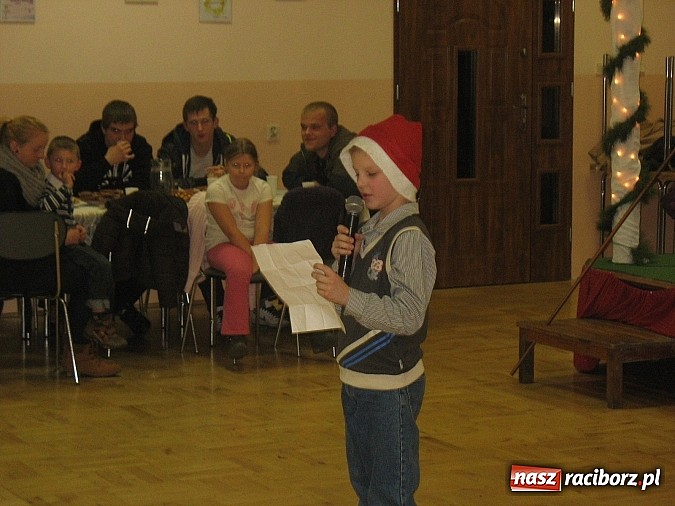 Zdjęcie w galerii na portalu naszraciborz.pl: Mikołaj nie ominął Bojanowa wiadomości z regionu