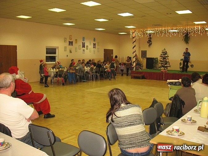 Zdjęcie w galerii na portalu naszraciborz.pl: Mikołaj nie ominął Bojanowa wiadomości z regionu