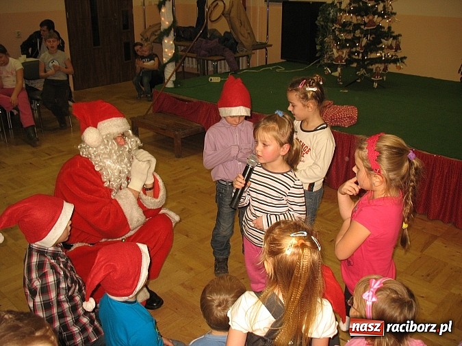 Zdjęcie w galerii na portalu naszraciborz.pl: Mikołaj nie ominął Bojanowa wiadomości z regionu