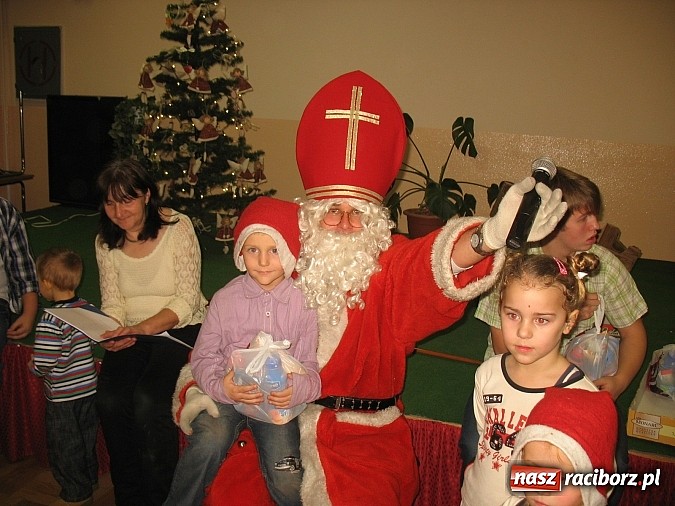 Zdjęcie w galerii na portalu naszraciborz.pl: Mikołaj nie ominął Bojanowa wiadomości z regionu
