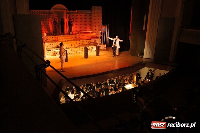 Zdjęcie w galerii na portalu naszraciborz.pl: Pełna sala na Orfeuszu w piekle wiadomości z regionu