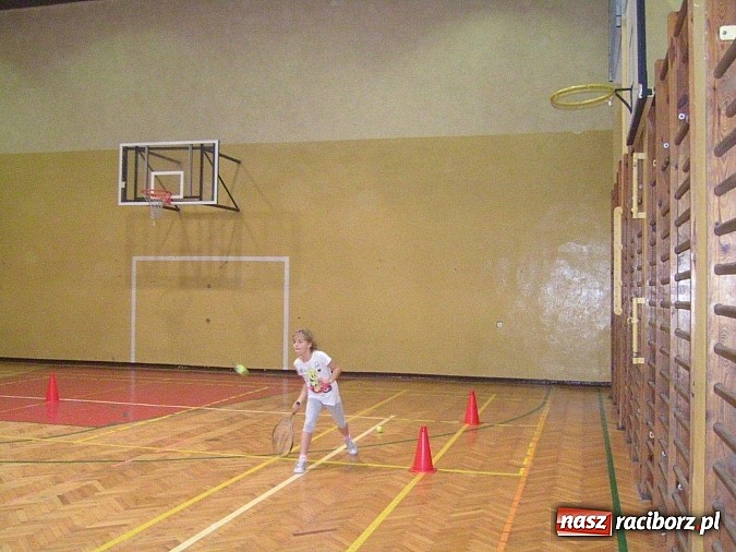 Zdjęcie w galerii na portalu naszraciborz.pl: Mikołajkowo na korcie w SMS-ie wiadomości z regionu