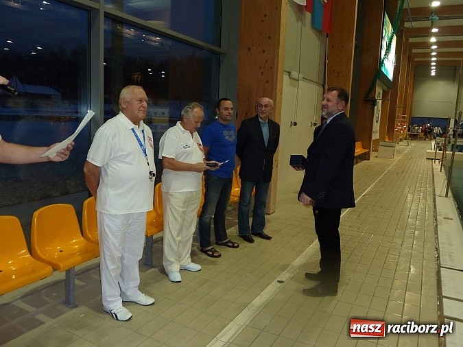 Zdjęcie w galerii na portalu naszraciborz.pl: Pływanie. Mikołajkowy prezent Tokarskiego wiadomości z regionu