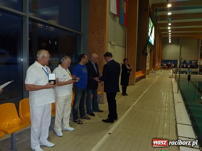 Zdjęcie w galerii na portalu naszraciborz.pl: Pływanie. Mikołajkowy prezent Tokarskiego wiadomości z regionu