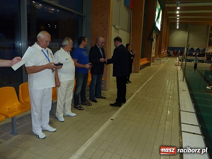 Zdjęcie w galerii na portalu naszraciborz.pl: Pływanie. Mikołajkowy prezent Tokarskiego wiadomości z regionu