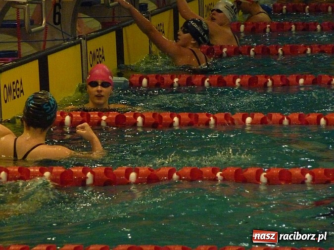 Zdjęcie w galerii na portalu naszraciborz.pl: Pływanie. Mikołajkowy prezent Tokarskiego wiadomości z regionu