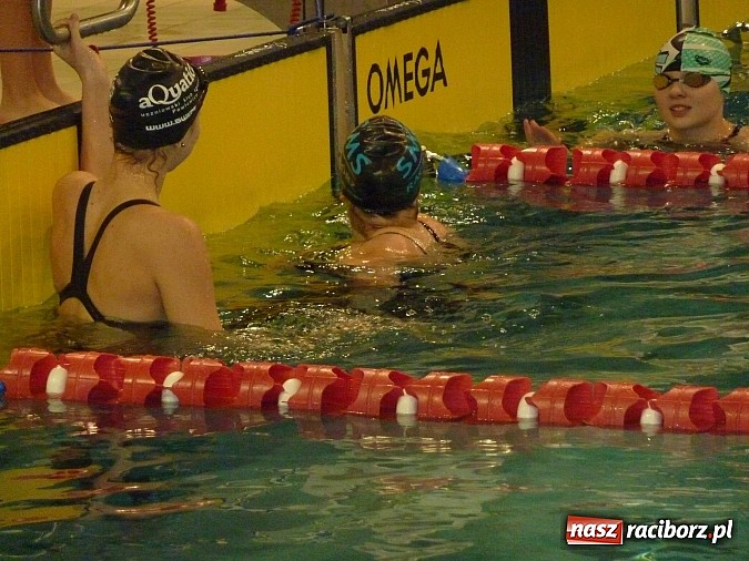 Zdjęcie w galerii na portalu naszraciborz.pl: Pływanie. Mikołajkowy prezent Tokarskiego wiadomości z regionu