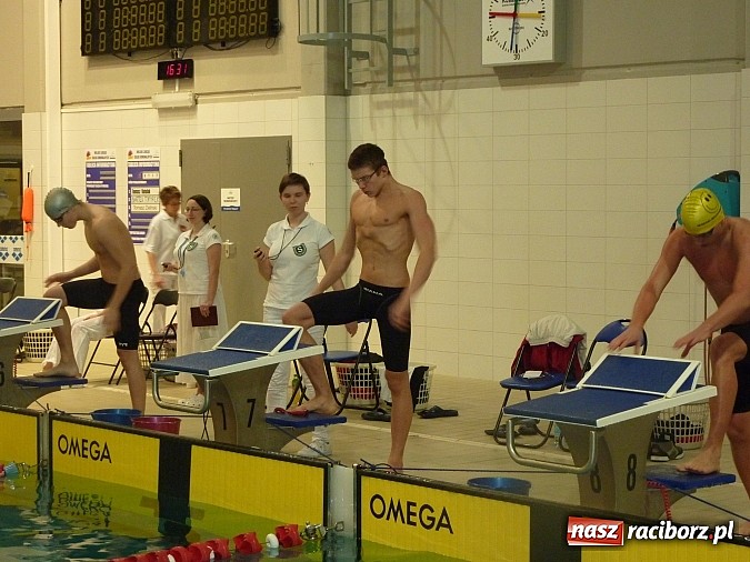 Zdjęcie w galerii na portalu naszraciborz.pl: Pływanie. Mikołajkowy prezent Tokarskiego wiadomości z regionu
