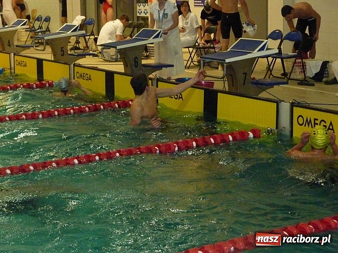 Zdjęcie w galerii na portalu naszraciborz.pl: Pływanie. Mikołajkowy prezent Tokarskiego wiadomości z regionu