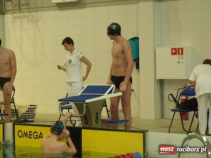 Zdjęcie w galerii na portalu naszraciborz.pl: Pływanie. Mikołajkowy prezent Tokarskiego wiadomości z regionu