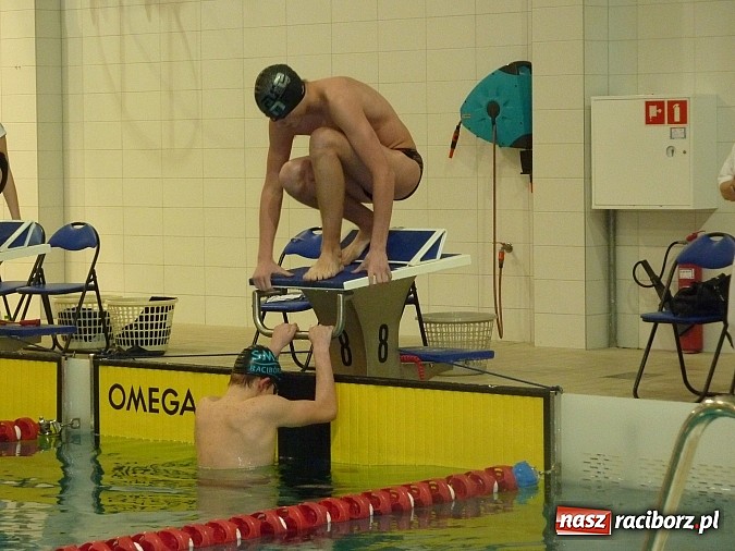 Zdjęcie w galerii na portalu naszraciborz.pl: Pływanie. Mikołajkowy prezent Tokarskiego wiadomości z regionu