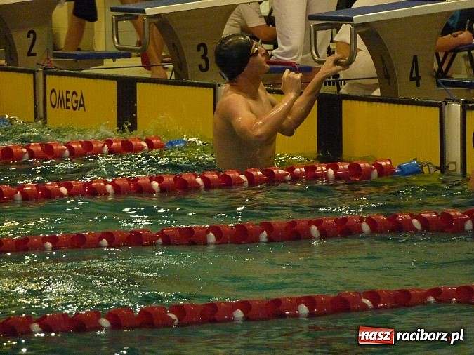 Zdjęcie w galerii na portalu naszraciborz.pl: Pływanie. Mikołajkowy prezent Tokarskiego wiadomości z regionu