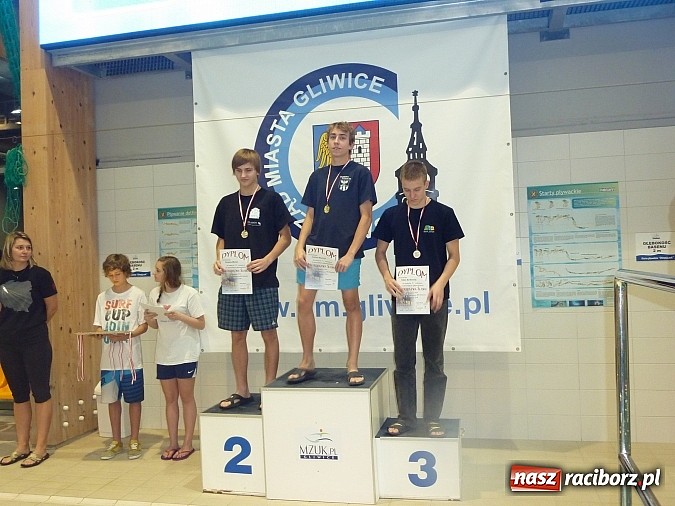 Zdjęcie w galerii na portalu naszraciborz.pl: Pływanie. Mikołajkowy prezent Tokarskiego wiadomości z regionu