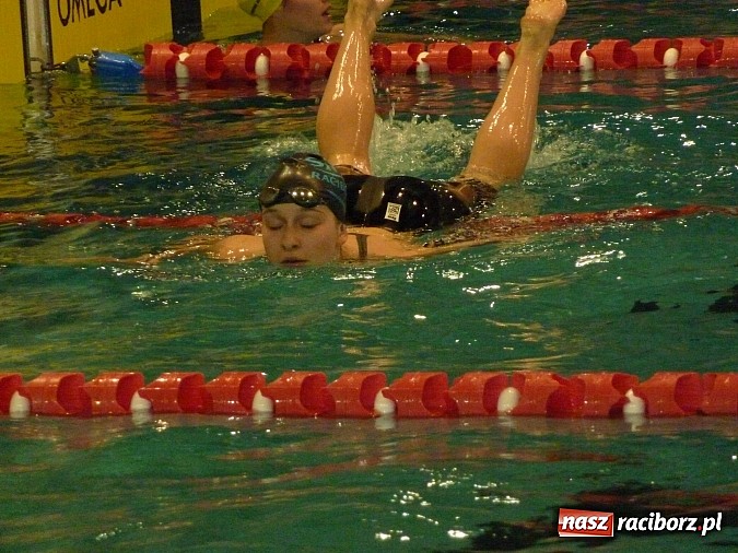 Zdjęcie w galerii na portalu naszraciborz.pl: Pływanie. Mikołajkowy prezent Tokarskiego wiadomości z regionu