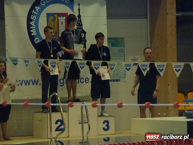 Zdjęcie w galerii na portalu naszraciborz.pl: Pływanie. Mikołajkowy prezent Tokarskiego wiadomości z regionu