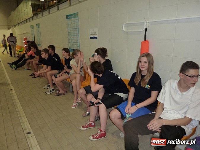 Zdjęcie w galerii na portalu naszraciborz.pl: Pływanie. Mikołajkowy prezent Tokarskiego wiadomości z regionu