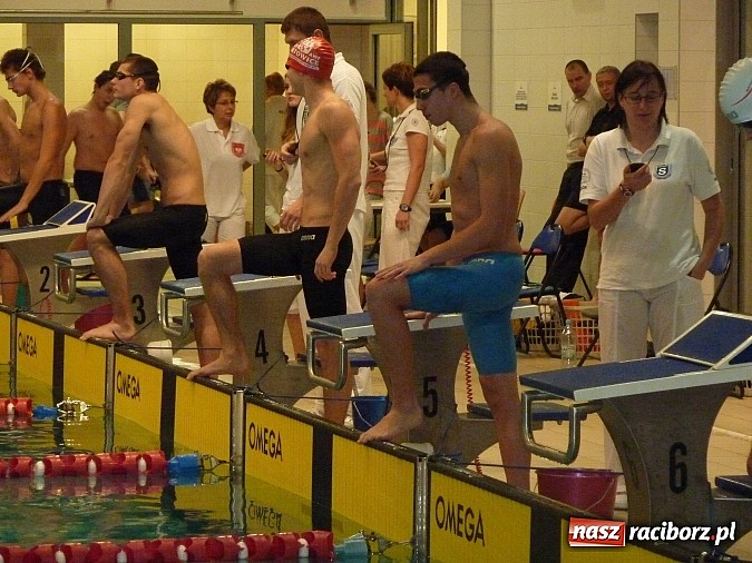 Zdjęcie w galerii na portalu naszraciborz.pl: Pływanie. Mikołajkowy prezent Tokarskiego wiadomości z regionu