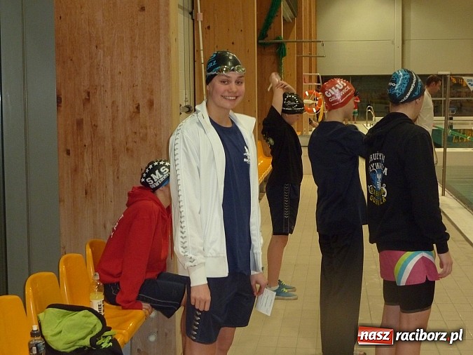 Zdjęcie w galerii na portalu naszraciborz.pl: Pływanie. Mikołajkowy prezent Tokarskiego wiadomości z regionu