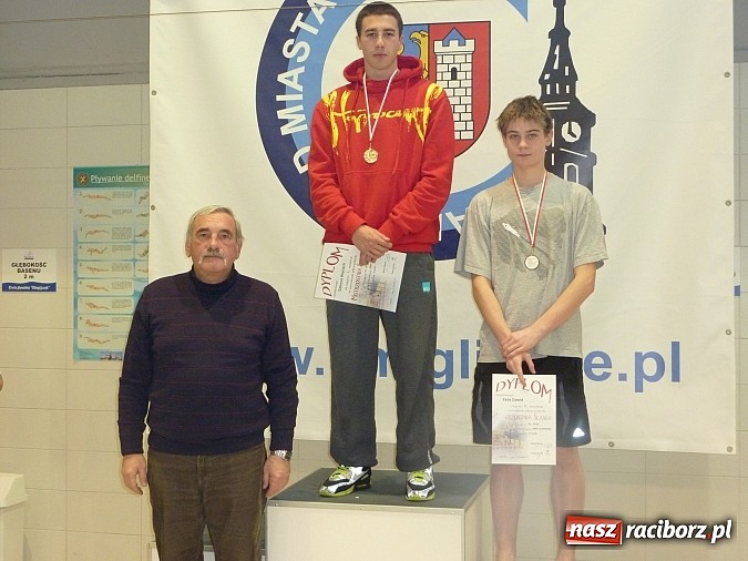 Zdjęcie w galerii na portalu naszraciborz.pl: Pływanie. Mikołajkowy prezent Tokarskiego wiadomości z regionu
