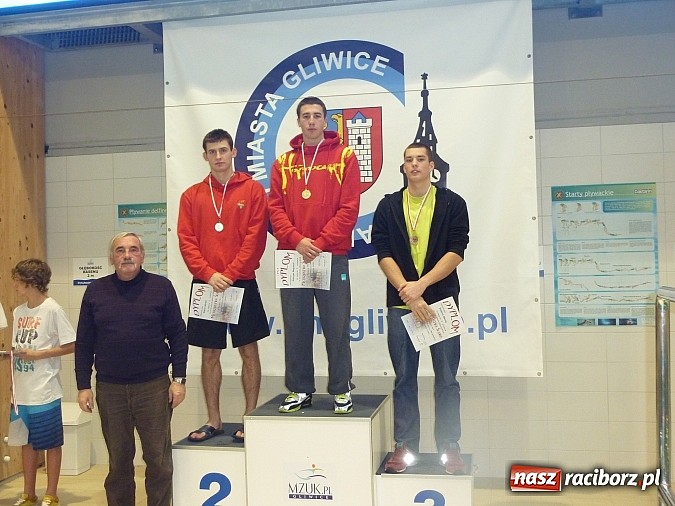 Zdjęcie w galerii na portalu naszraciborz.pl: Pływanie. Mikołajkowy prezent Tokarskiego wiadomości z regionu