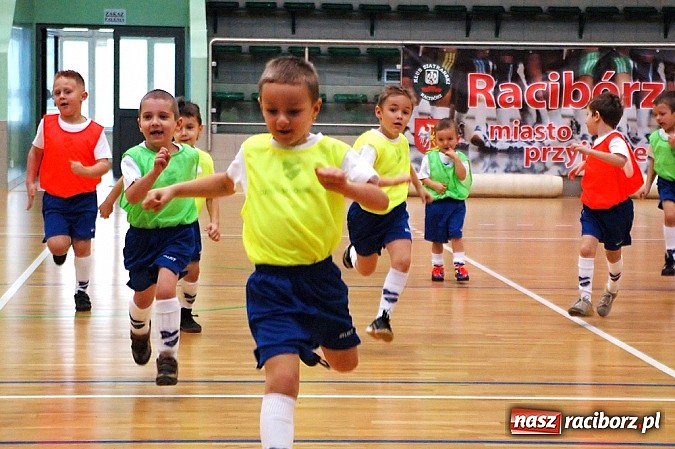 Zdjęcie w galerii na portalu naszraciborz.pl: Piłkarskie mikołajki z Unią Racibórz wiadomości z regionu