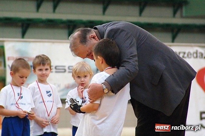Zdjęcie w galerii na portalu naszraciborz.pl: Piłkarskie mikołajki z Unią Racibórz wiadomości z regionu