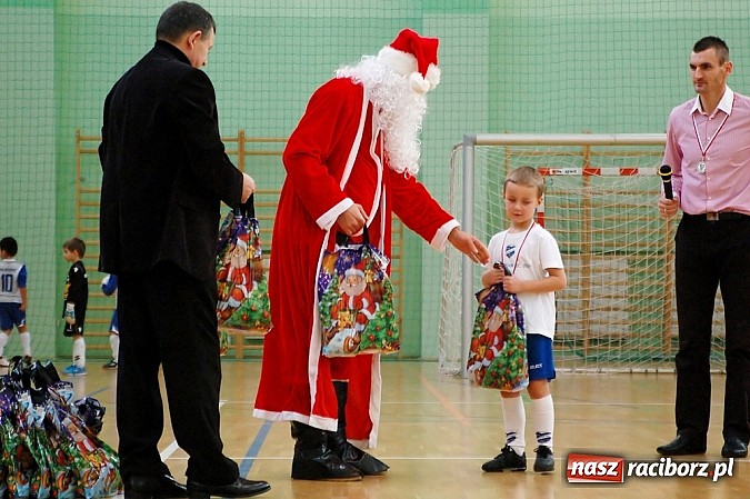 Zdjęcie w galerii na portalu naszraciborz.pl: Piłkarskie mikołajki z Unią Racibórz wiadomości z regionu