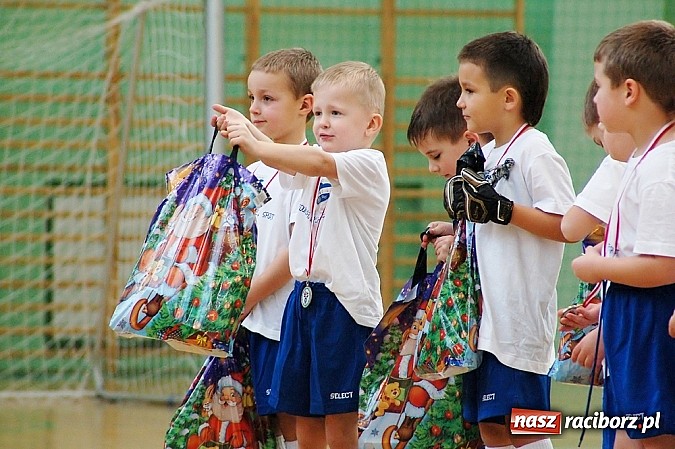 Zdjęcie w galerii na portalu naszraciborz.pl: Piłkarskie mikołajki z Unią Racibórz wiadomości z regionu