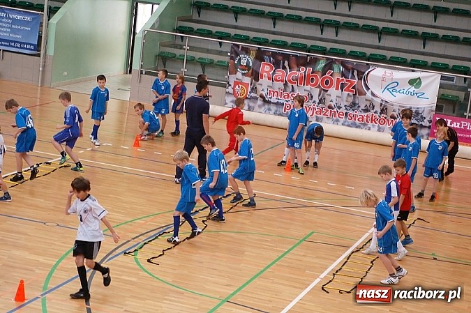 Zdjęcie w galerii na portalu naszraciborz.pl: Piłkarskie mikołajki z Unią Racibórz wiadomości z regionu