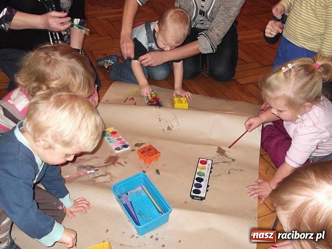 Zdjęcie w galerii na portalu naszraciborz.pl: Męska rzecz być z dzieckiem na spotkaniu z Mikołajem wiadomości z regionu