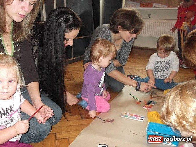 Zdjęcie w galerii na portalu naszraciborz.pl: Męska rzecz być z dzieckiem na spotkaniu z Mikołajem wiadomości z regionu