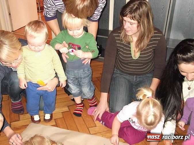 Zdjęcie w galerii na portalu naszraciborz.pl: Męska rzecz być z dzieckiem na spotkaniu z Mikołajem wiadomości z regionu