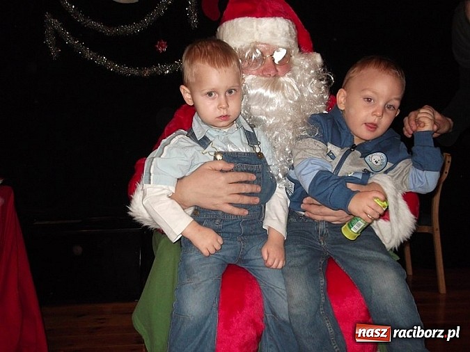 Zdjęcie w galerii na portalu naszraciborz.pl: Męska rzecz być z dzieckiem na spotkaniu z Mikołajem wiadomości z regionu