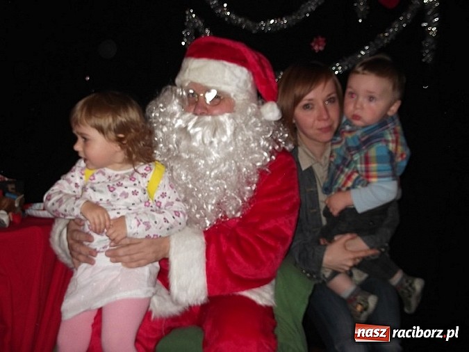 Zdjęcie w galerii na portalu naszraciborz.pl: Męska rzecz być z dzieckiem na spotkaniu z Mikołajem wiadomości z regionu