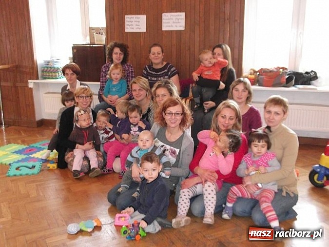 Zdjęcie w galerii na portalu naszraciborz.pl: Męska rzecz być z dzieckiem na spotkaniu z Mikołajem wiadomości z regionu