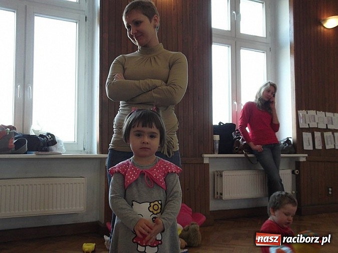 Zdjęcie w galerii na portalu naszraciborz.pl: Męska rzecz być z dzieckiem na spotkaniu z Mikołajem wiadomości z regionu