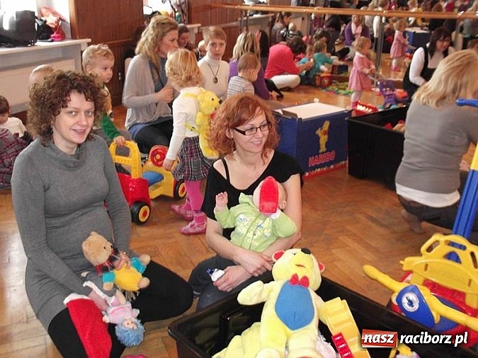 Zdjęcie w galerii na portalu naszraciborz.pl: Męska rzecz być z dzieckiem na spotkaniu z Mikołajem wiadomości z regionu