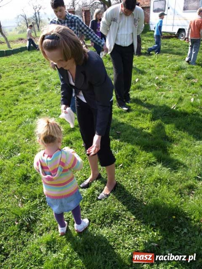 Zdjęcie w galerii na portalu naszraciborz.pl: Wielkanocne spotkanie w ogrodach wiadomości z regionu