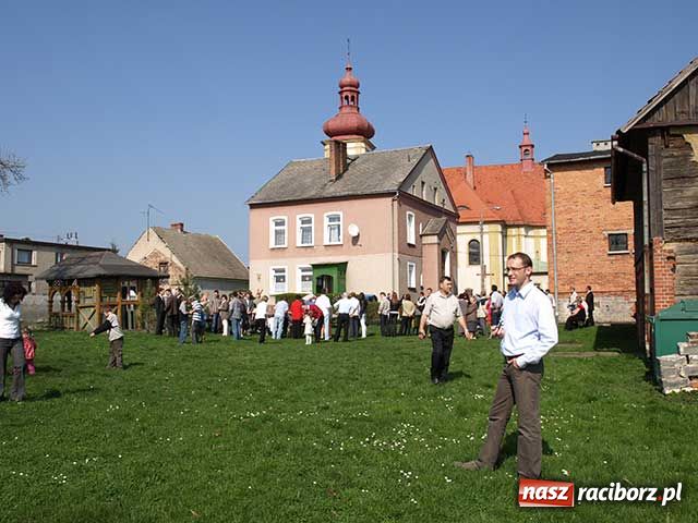 Zdjęcie w galerii na portalu naszraciborz.pl: Wielkanocne spotkanie w ogrodach wiadomości z regionu