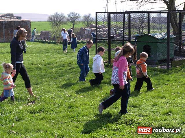 Zdjęcie w galerii na portalu naszraciborz.pl: Wielkanocne spotkanie w ogrodach wiadomości z regionu