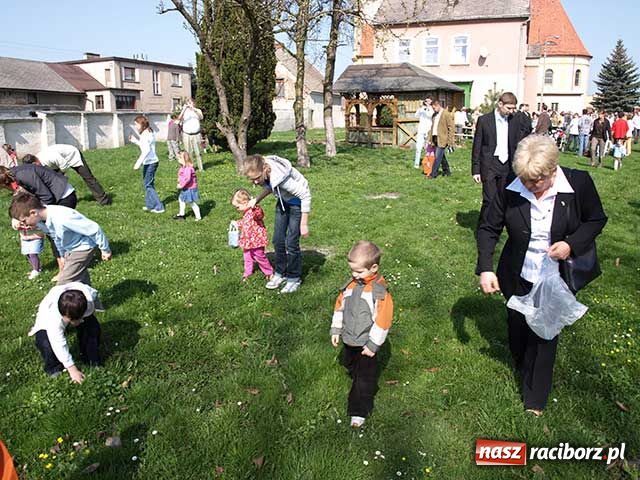 Zdjęcie w galerii na portalu naszraciborz.pl: Wielkanocne spotkanie w ogrodach wiadomości z regionu
