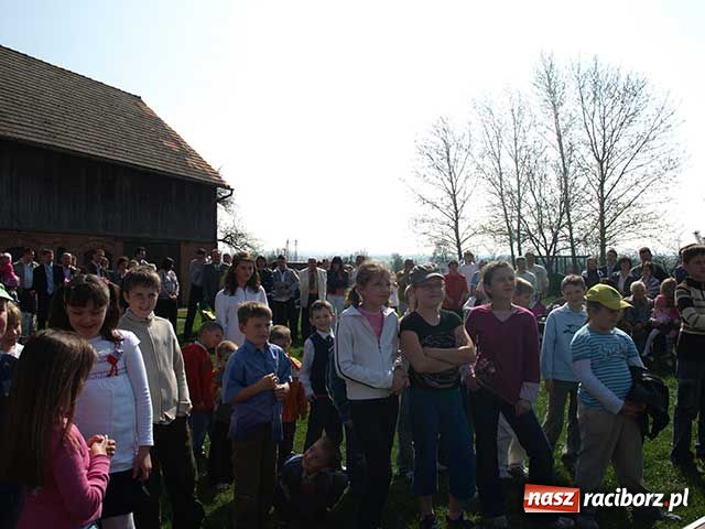 Zdjęcie w galerii na portalu naszraciborz.pl: Wielkanocne spotkanie w ogrodach wiadomości z regionu