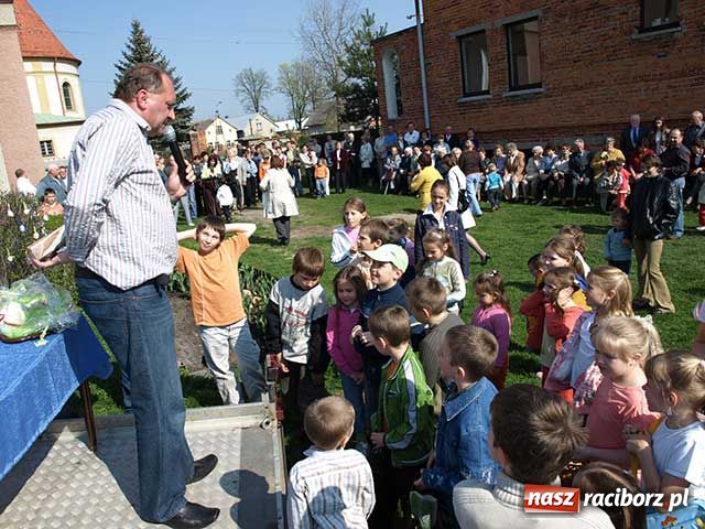 Zdjęcie w galerii na portalu naszraciborz.pl: Wielkanocne spotkanie w ogrodach wiadomości z regionu